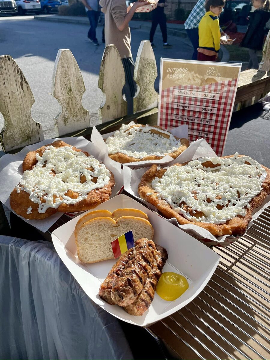 Langoși with fresh bread